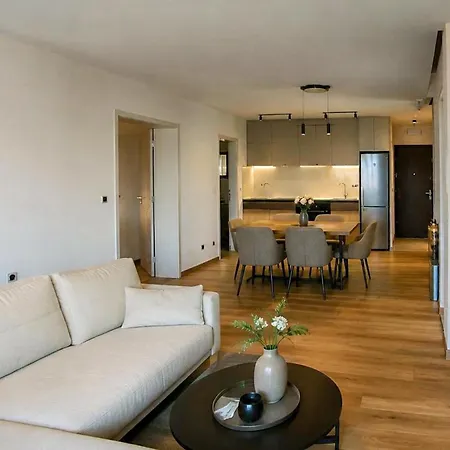 2 Bedroom Lovely In *