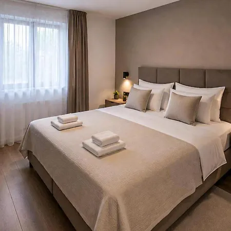 דירה 2 Bedroom Lovely In
