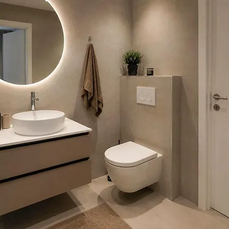 דירה 2 Bedroom Lovely In רוגוזניצה