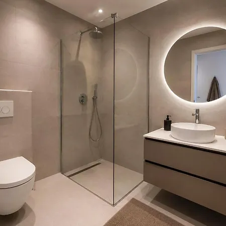 דירה 2 Bedroom Lovely In רוגוזניצה